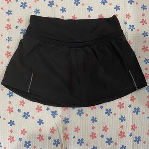 lululemon rare black tennis skirt (v shaped)